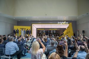Brightline und Mears Transportation bieten Verbindungen zu den Sehenswürdigkeiten von Orlando
