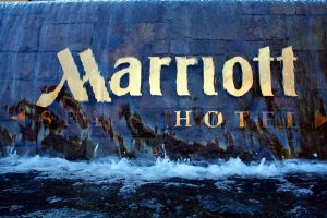 Marriott wählt neuen bevorzugten Anbieter für das Laden von Elektrofahrzeugen für Nordamerika