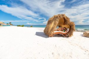 Sandalen stellt Aktion vor, die es einem Paar ermöglicht, einen kostenlosen Urlaub zu gewinnen