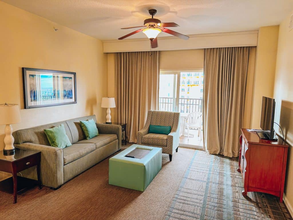 Wohnzimmer in einer Suite im Lake Buena Vista Resort Village & Spa