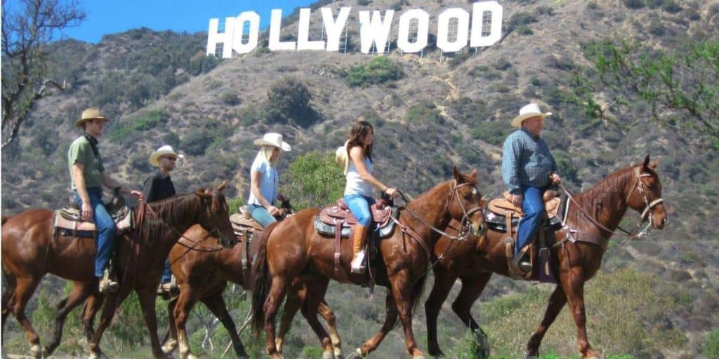Sehen Sie das Hollywood-Zeichen zu Pferd