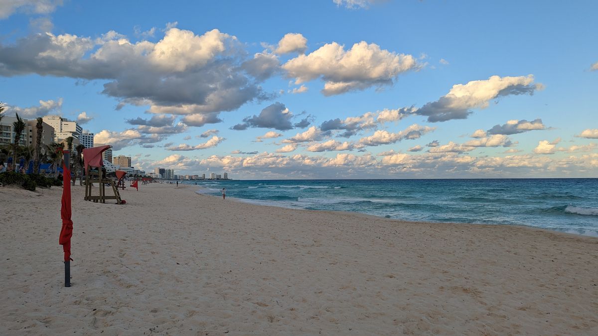 Die Strände von Cancun erhöhen die Sicherheit und raten Touristen, vor der Hochsaison Vorsicht walten zu lassen