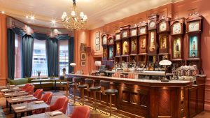 Travel By Design: Feiern Sie wie im Jahr 1773 in diesem extravaganten Mitgliederclub mit einer höllischen Geschichte