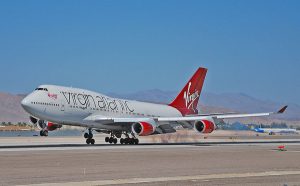 Flug abgesagt, nachdem aufmerksamer Passagier bemerkte, dass keine Schrauben am Flugzeugflügel vorhanden waren