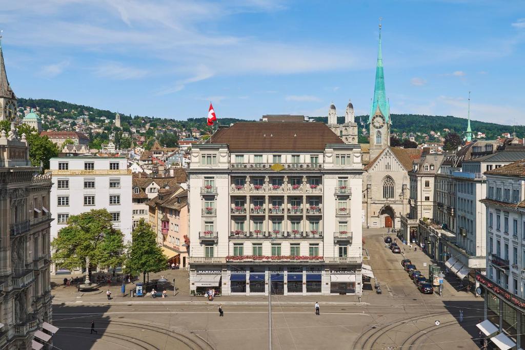 Eine Luftaufnahme einer Stadt in der Schweiz.