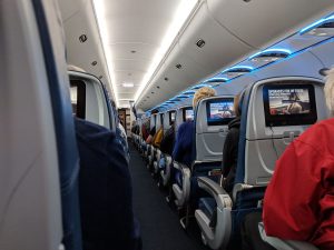 Präsident Biden fordert gebührenfreie Sitzplätze für Familien in Flugzeugen