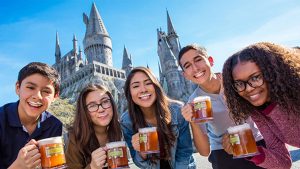 Universal Orlando Resort und Universal Studios Hollywood feiern die Butterbier-Saison
