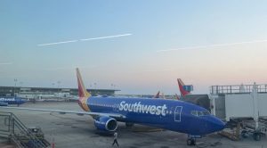FAA wird Ermittlungen einleiten, nachdem Southwest-Boeing-Flugzeug die Triebwerksabdeckung verloren hat und den Flügel getroffen hat