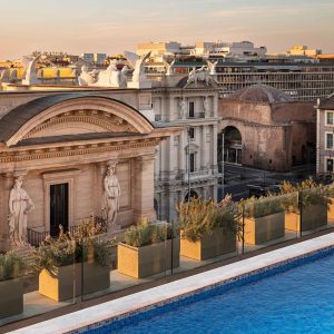 Die 20 besten Hotels in Rom mit Pools auf dem Dach