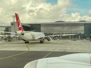 Pilot stirbt mitten im Flug und leitet Flugzeug zum Flughafen JFK um