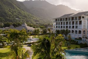 Sandalen und Strände führen Sonderangebote für den Winterurlaub und die Feiertagswoche ein