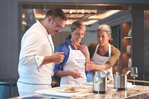Oceania Cruises feiert 15 Jahre Kochschule auf See mit neuen Kursen