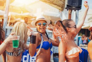 Frühlingsferien: Sind die Tage wilder Partys in großen Städten weg?