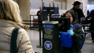 American Airlines bietet jetzt Touchless ID -Screening auf 4 US -Flughäfen an