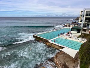 Kayak findet Sommerflüge im Jahr 2025 billiger