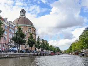 Amsterdam enthüllt den Plan zur Begrenzung von Flusskreuzfahrtschiffen
