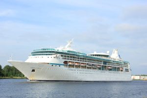 Schurkenwelle verursacht ein vorüberiges Chaos an Bord des Kreuzfahrtschiffs