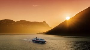 Hurtigruten führt monatliche Angebote nur für den Handel ein, plus „Sell 3, Sail Free“-Aktion für die Wellensaison