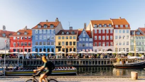 Denken Sie darüber nach, ins Ausland zu ziehen? Diese 10 Städte erzielen die höchsten Werte für die Zufriedenheit von Auswanderern
