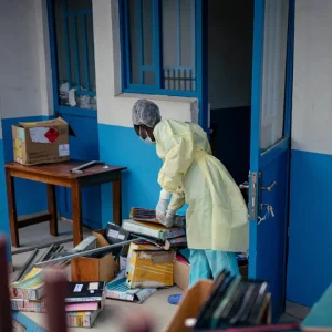 Ist es sicher, während des Ebola-Ausbruchs nach Ostafrika zu reisen? Fälle in Uganda und der Demokratischen Republik Kongo versetzen Kenia in höchste Alarmbereitschaft