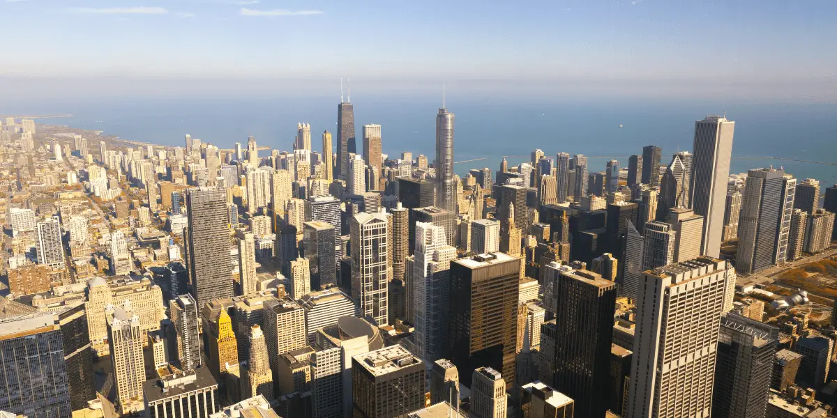 Skyline von Chicago aus einem Hubschrauber über der Stadt gesehen