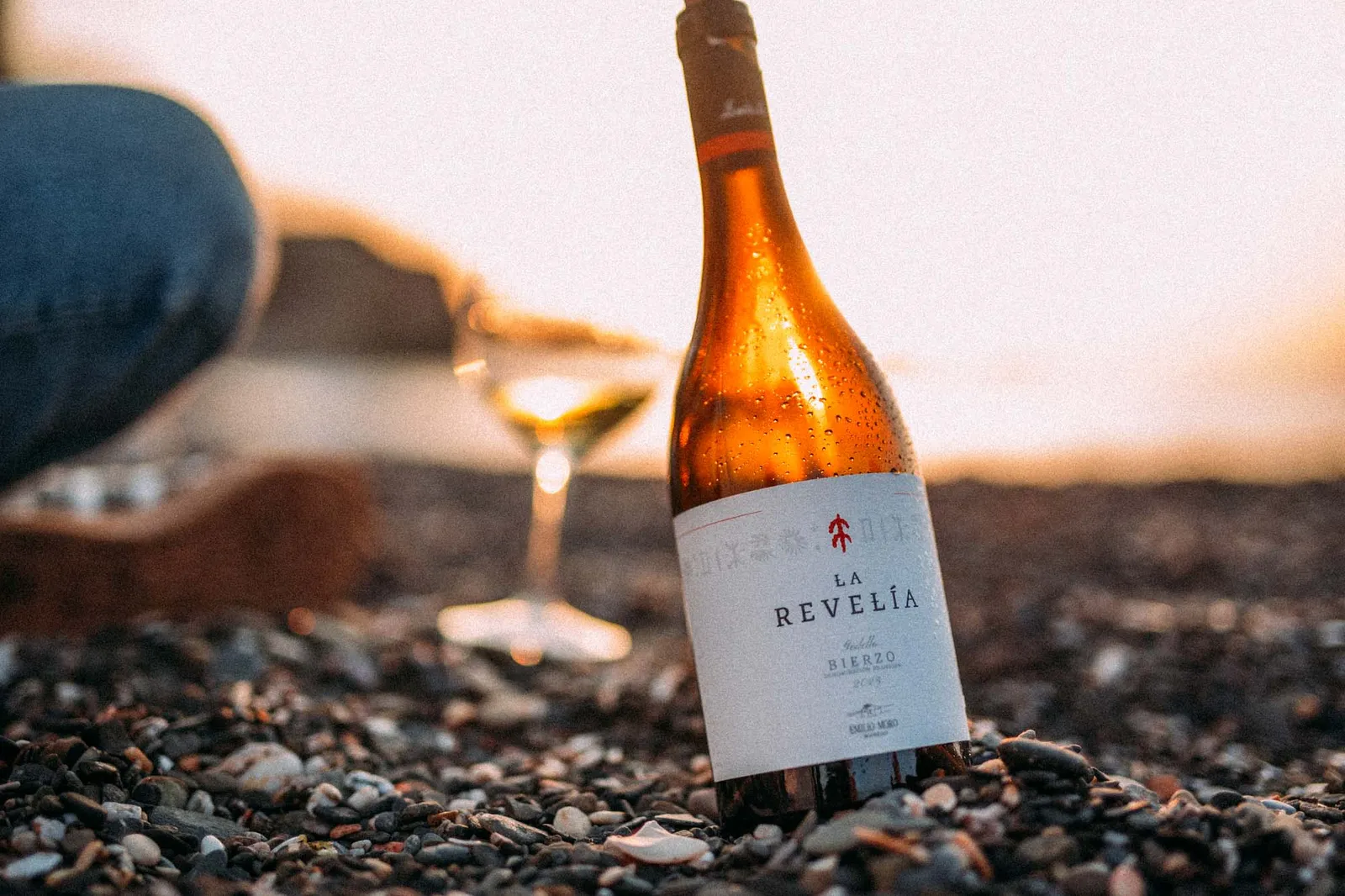 Weinen Sie die Weine der Sommergastronomie von Emilio Moro neu