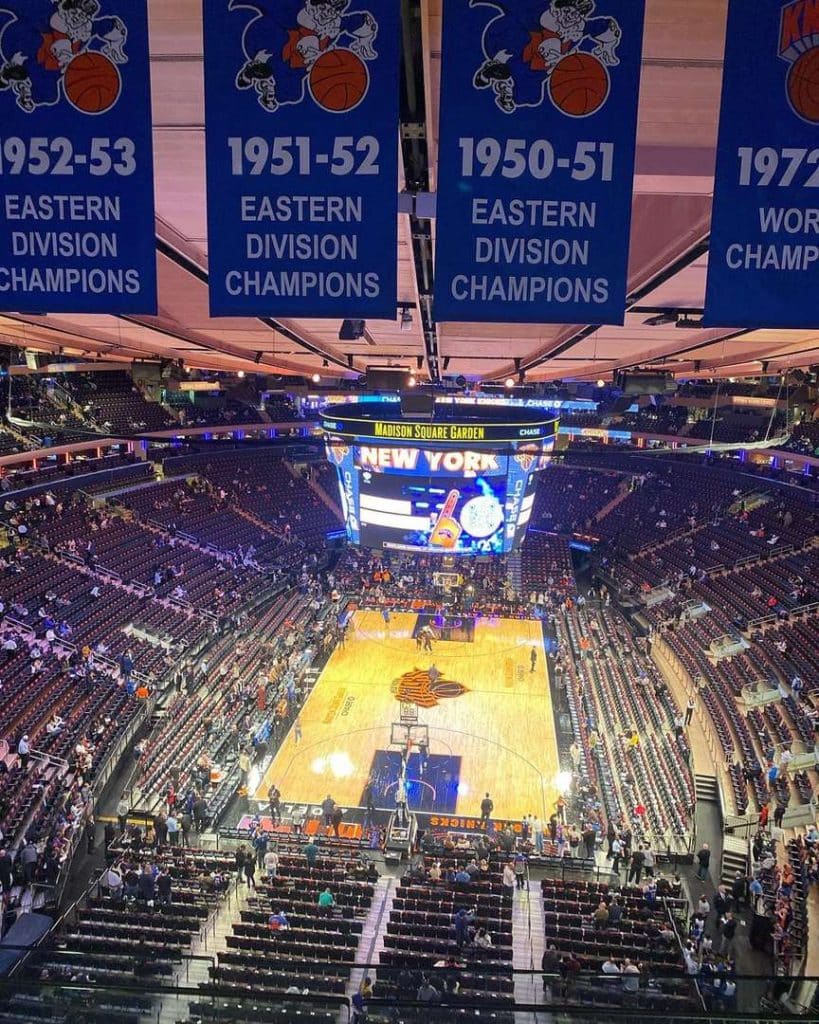 Blick auf den Madison Square Garden während des Knicks-Spiels