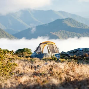 Wo man in Spanien campen kann: die Orte, an denen man unter dem Sternenhimmel schlafen kann