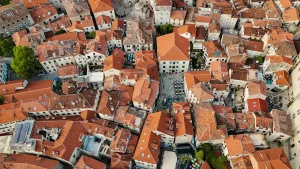 Die bezaubernde, ummauerte Stadt, die sich im Jahr 2026 still und leise zu einem der glücklichsten Orte Europas entwickelt hat