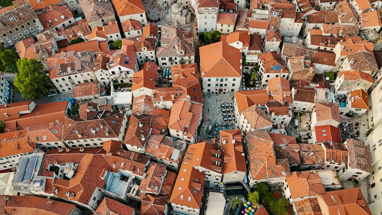 Die bezaubernde, ummauerte Stadt, die sich im Jahr 2026 still und leise zu einem der glücklichsten Orte Europas entwickelt hat