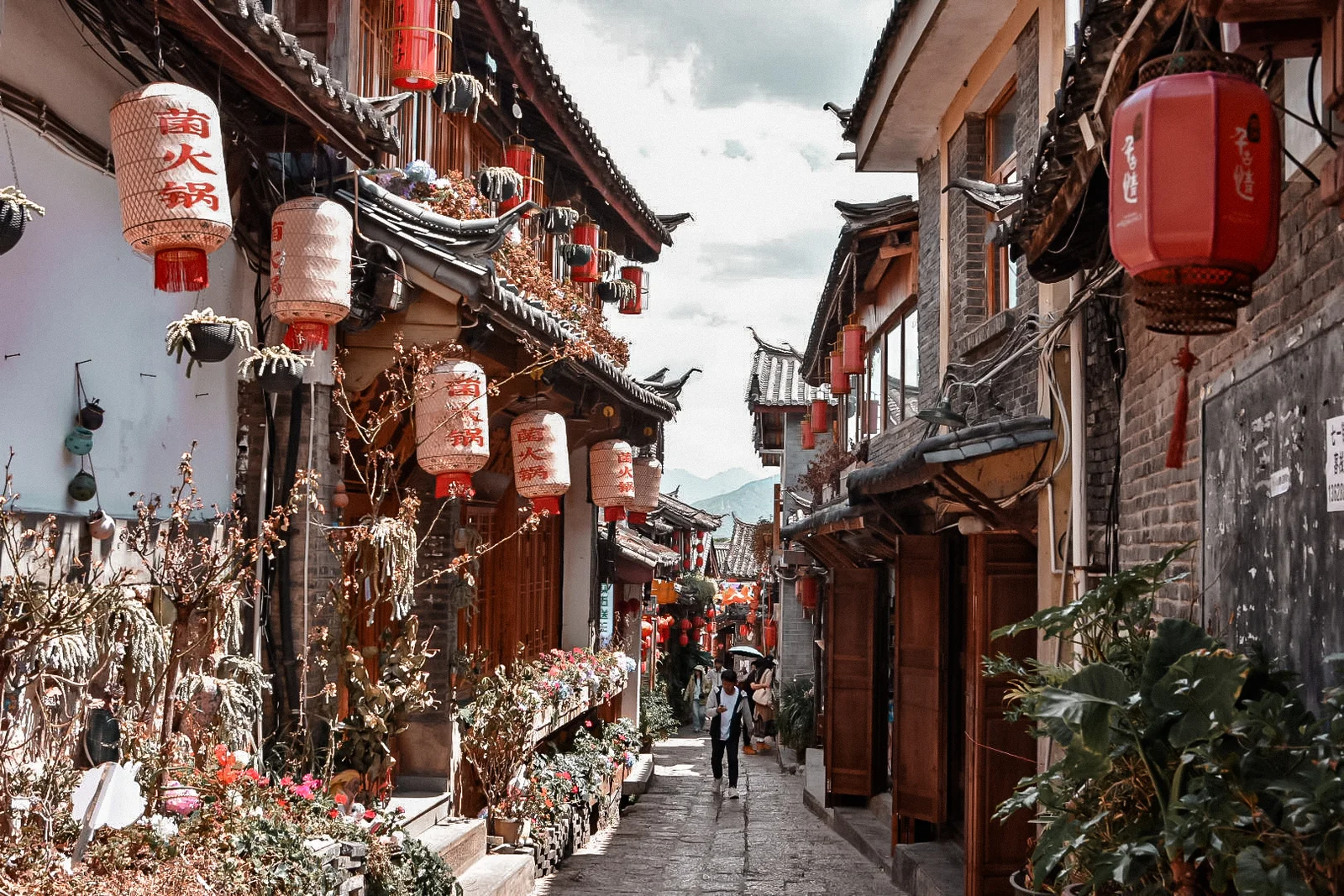 Canaux et ponts en pierre de la vieille ville de Lijiang au Yunnan