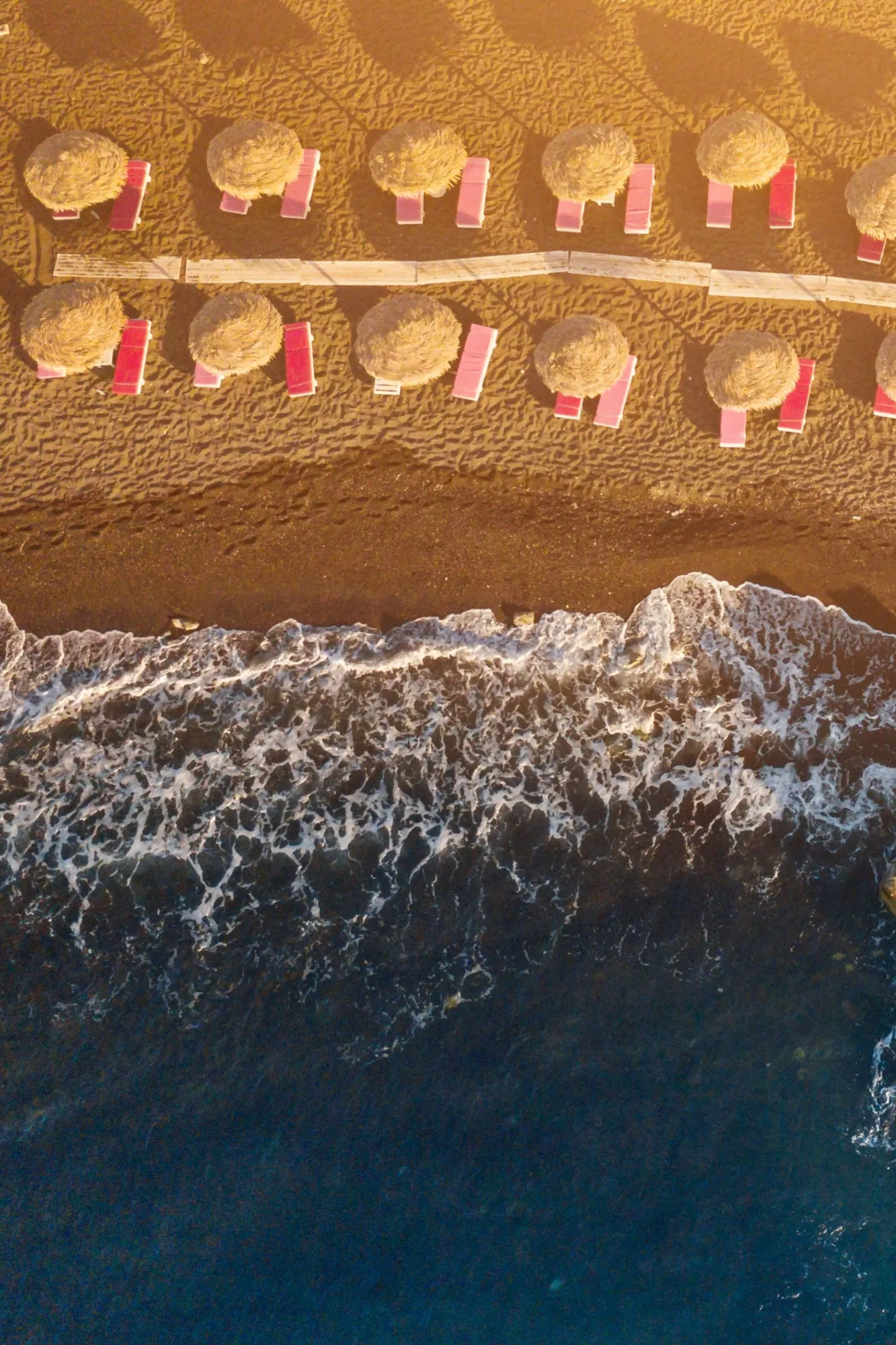 Perissa-Strand. Santorin. Griechenland.
