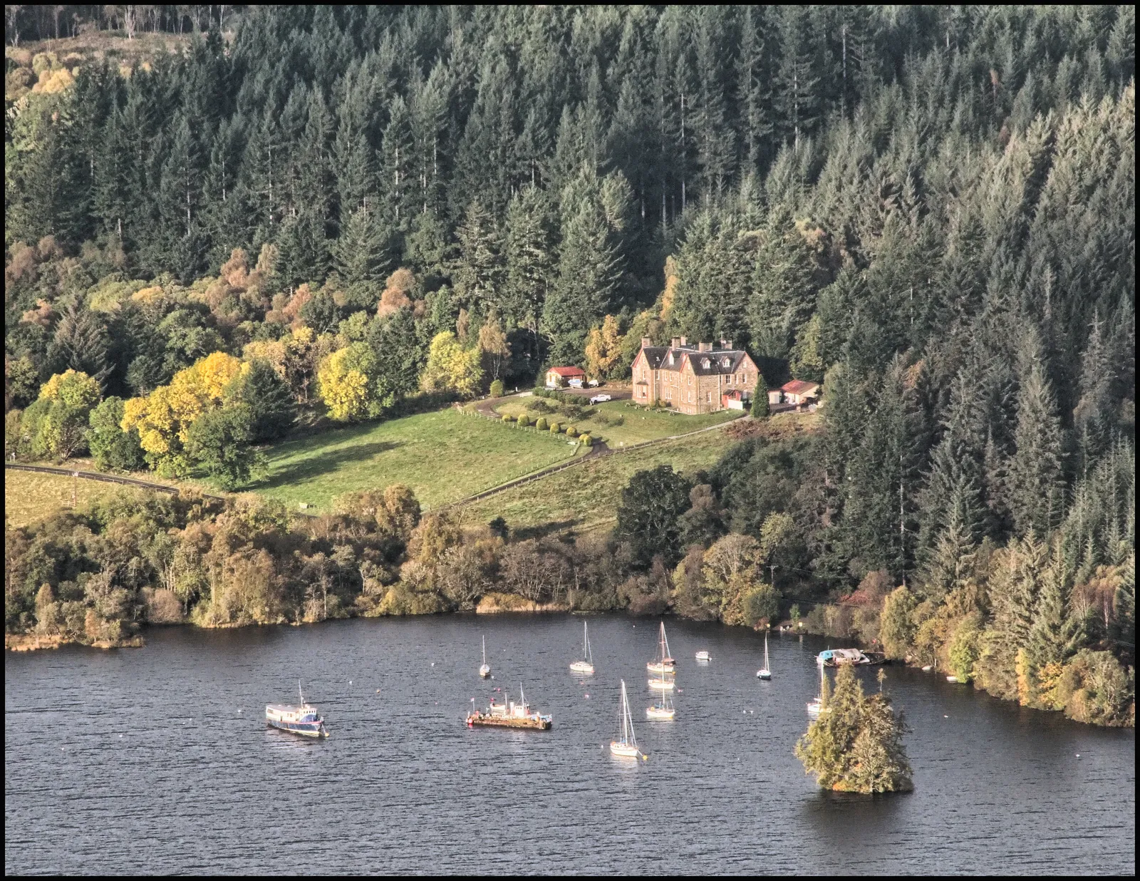 Kirschinsel Loch Ness