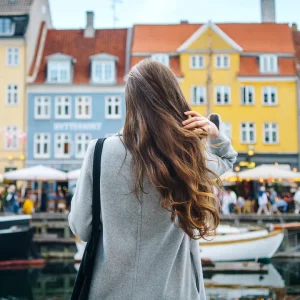 Diese skandinavische Haarroutine könnte das Geheimnis für makelloses Haar sein