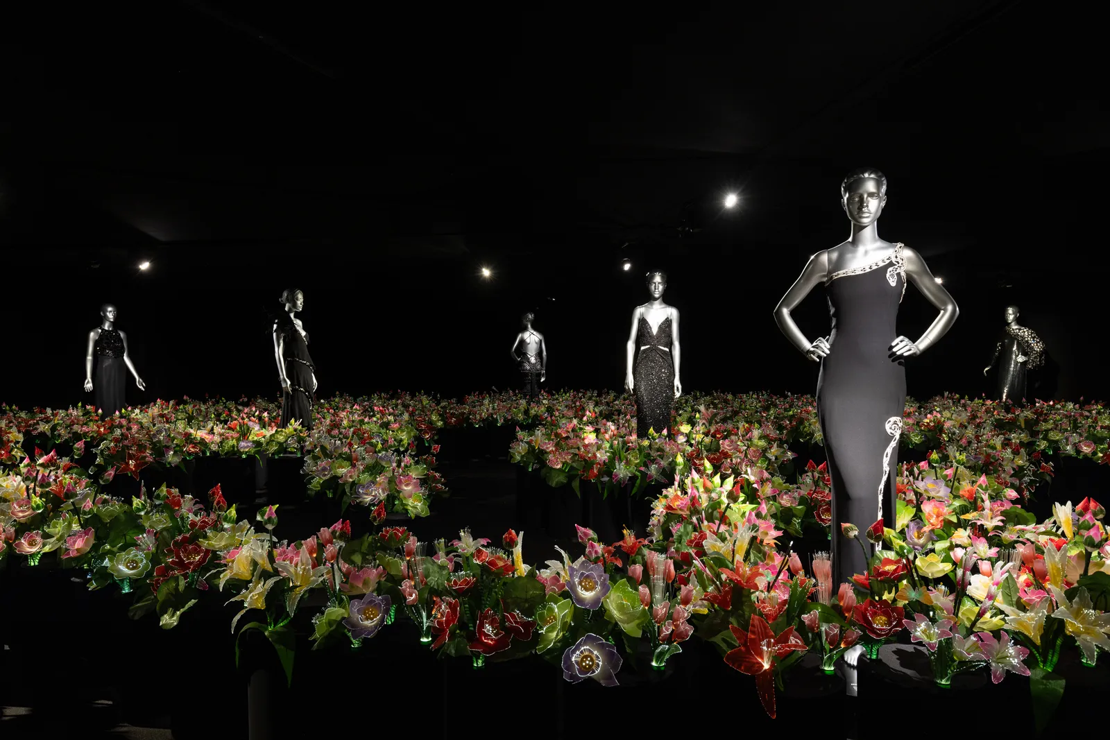 Blick auf die Ausstellung Venus Valentino Garavani unter den Augen von Joana Vasconcelos. MAAT 2026.