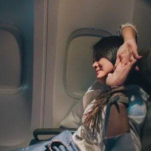 7 einfache Pilates-Übungen für das Flugzeug während eines langen Fluges