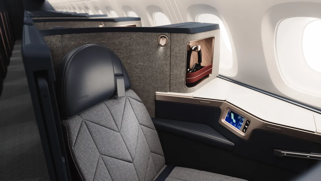 Im umgestalteten A380 von British Airways, von der neuen First Suite bis hin zu breiteren Economy-Sitzen